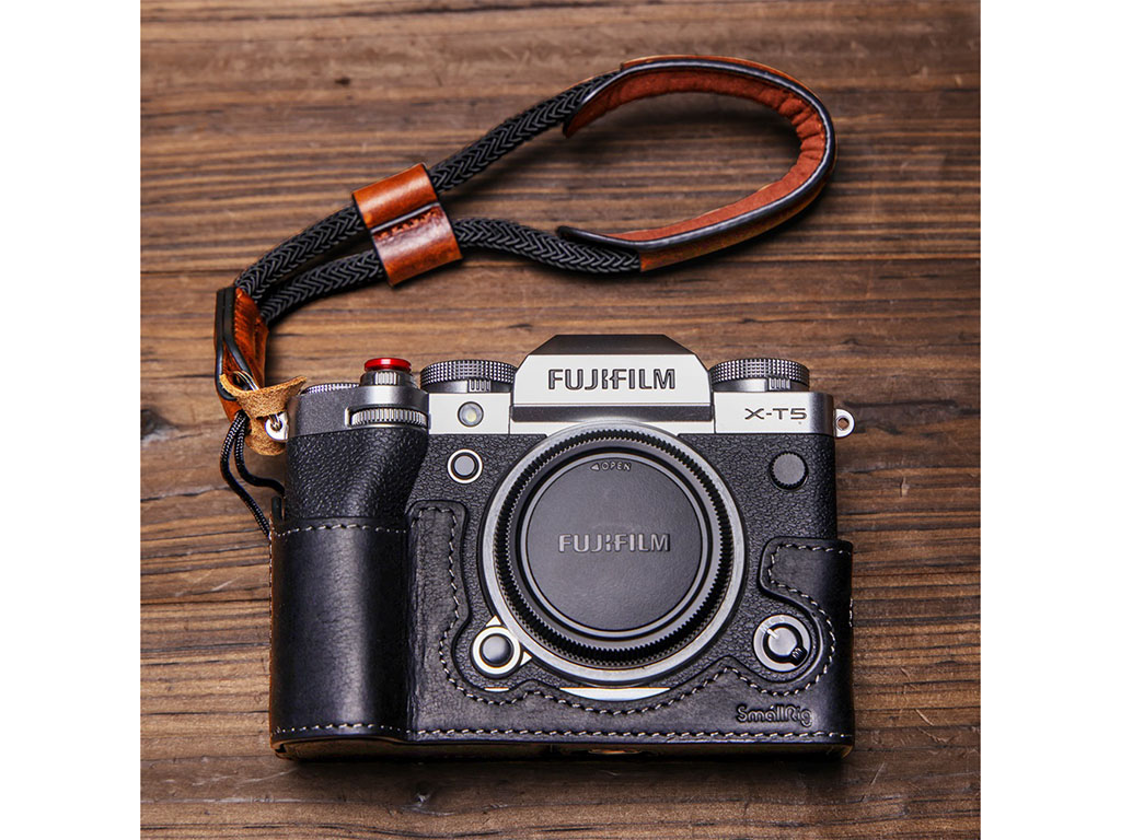 SmallRig 3927 Fujifilm X-T5 Uyumlu Deri Kılıf ve Askı Seti Siyah Kılıf - Kahverengi Askı