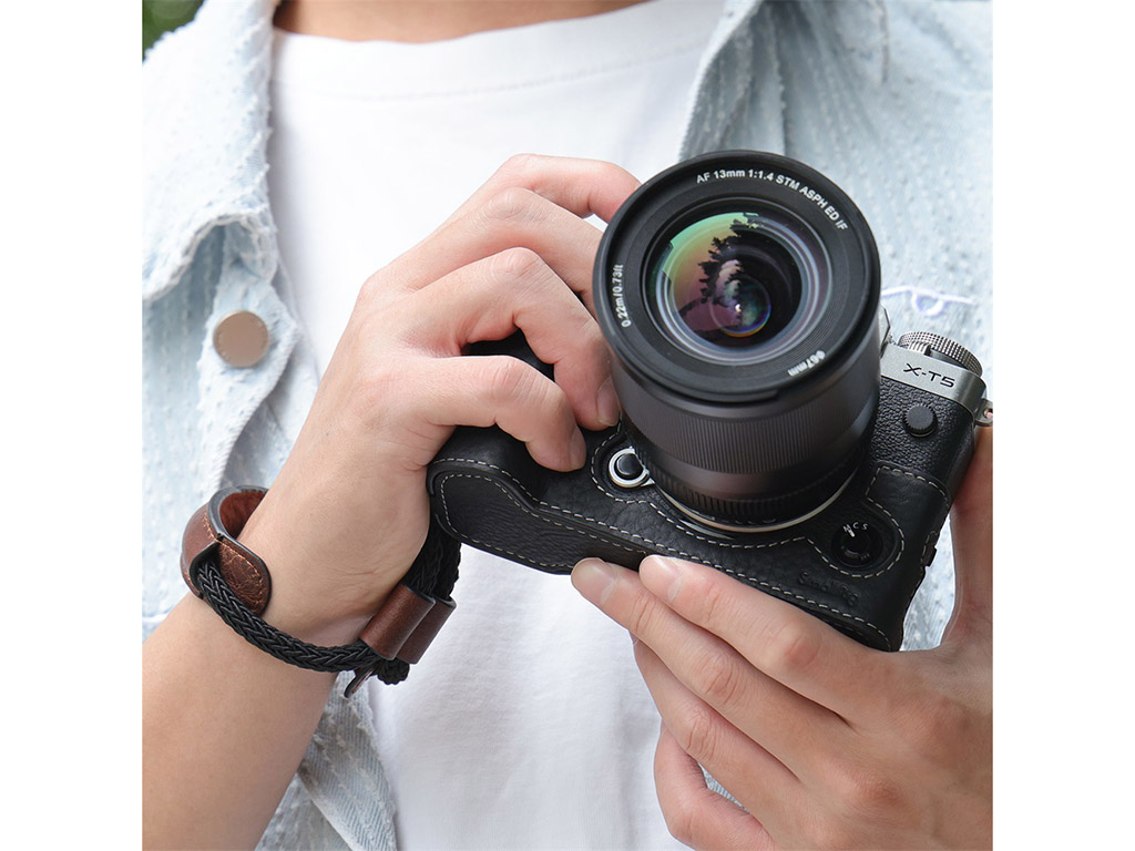 SmallRig 3927 Fujifilm X-T5 Uyumlu Deri Kılıf ve Askı Seti Siyah Kılıf - Kahverengi Askı