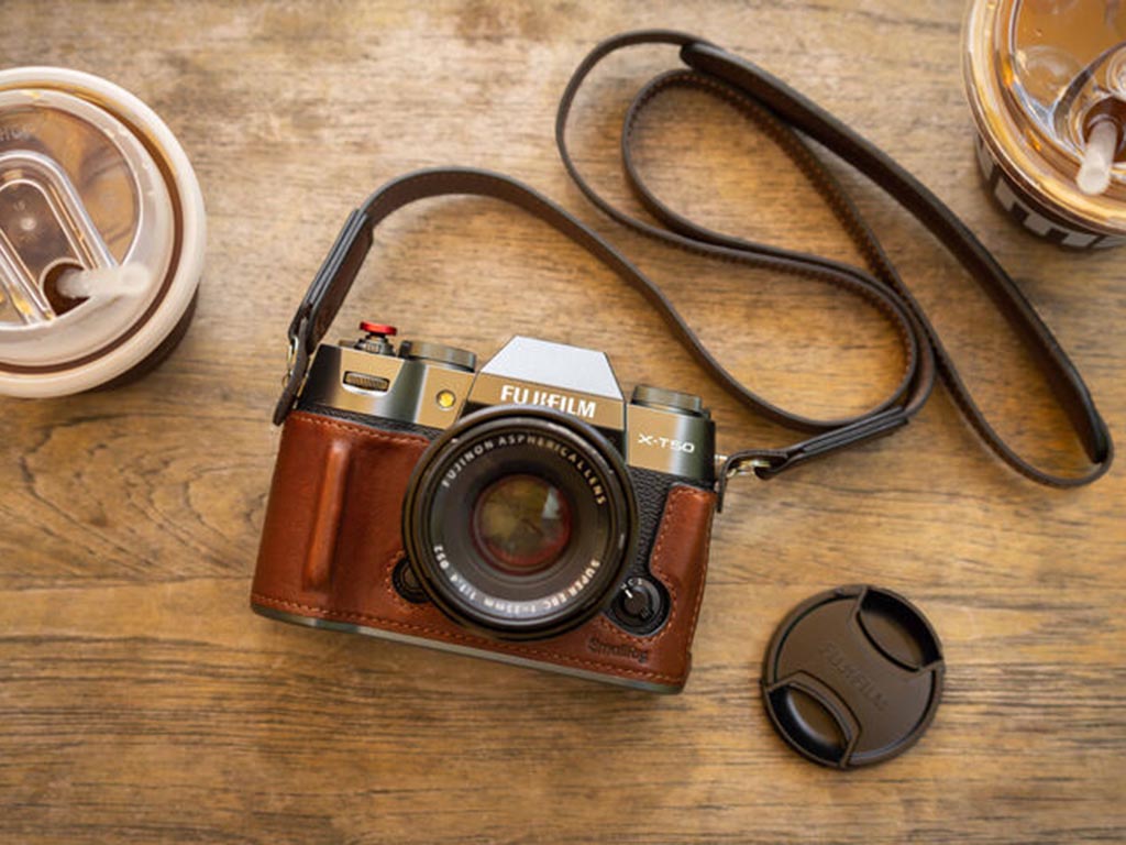 SmallRig 4710 Fujifilm X-T50 Uyumlu Kahverengi Deri Kılıf
